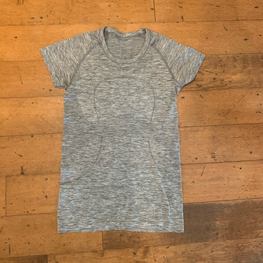 Swiftly Tech Short Sleeve Short